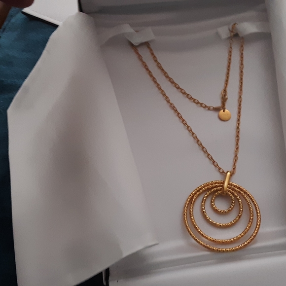 🌹4Halo Circle Pendant - Picture 6 of 6